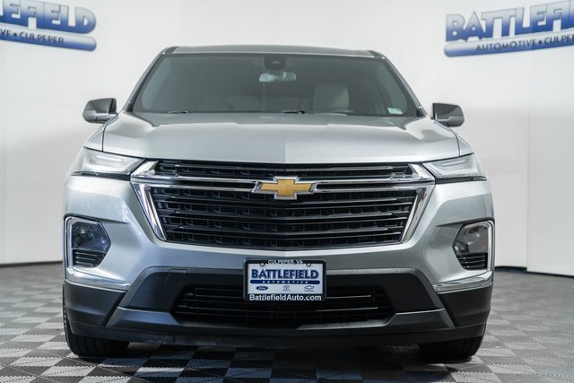Used 2023 Chevrolet Traverse LS image 2