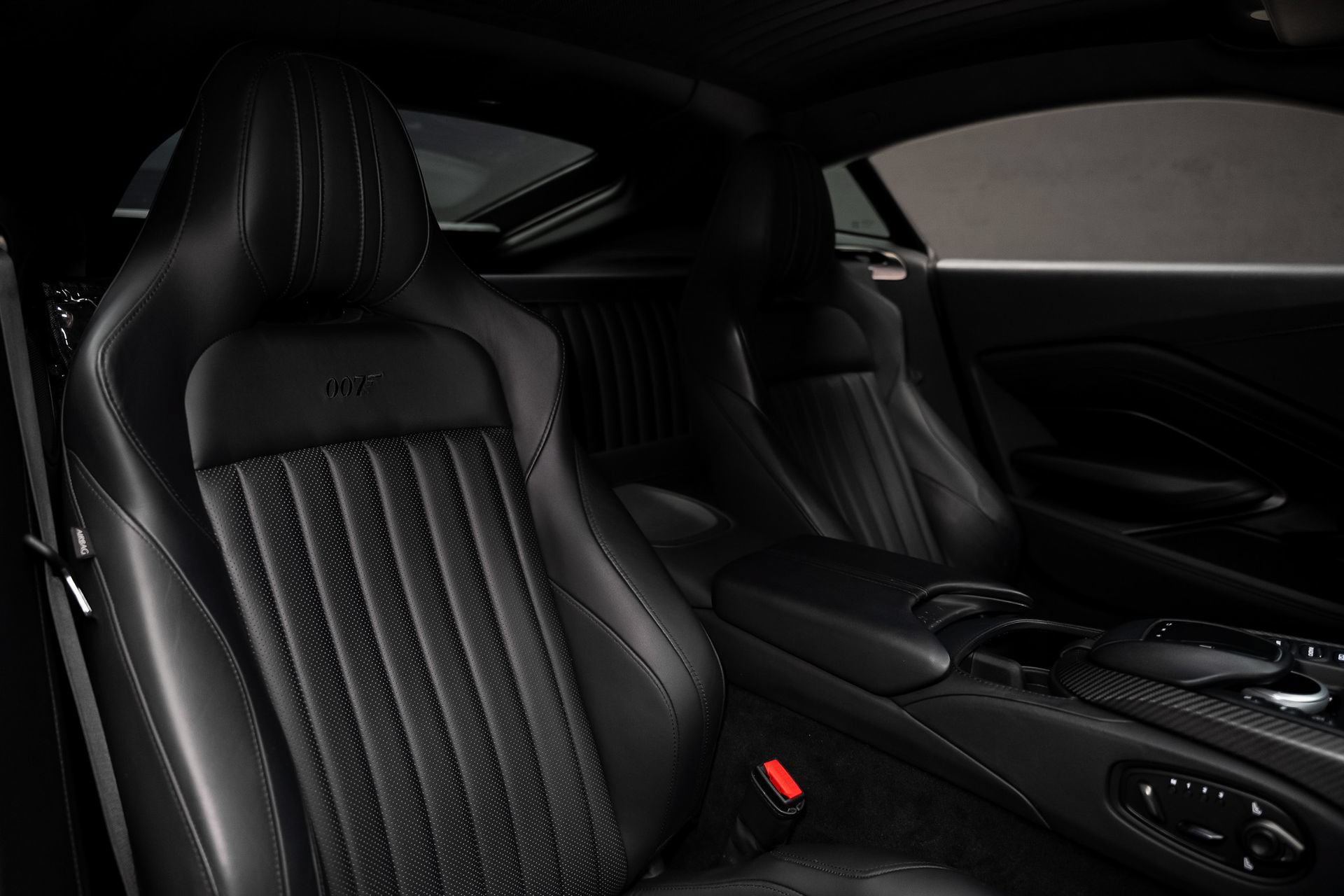 Used 2022 Aston Martin V8 Vantage Coupe RWD image 74