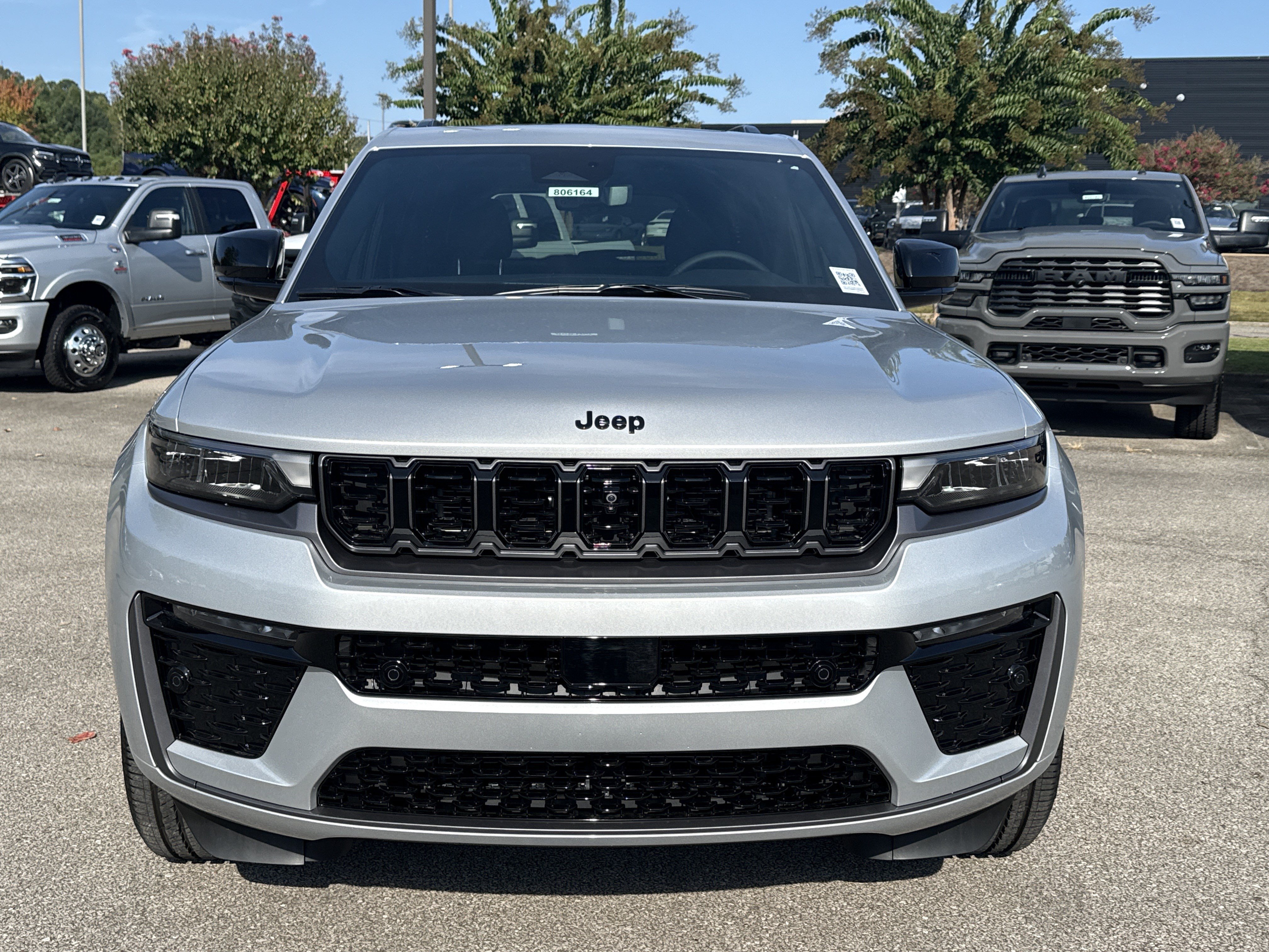New 2026 Jeep Grand Cherokee Limited AWD/4WD image 2