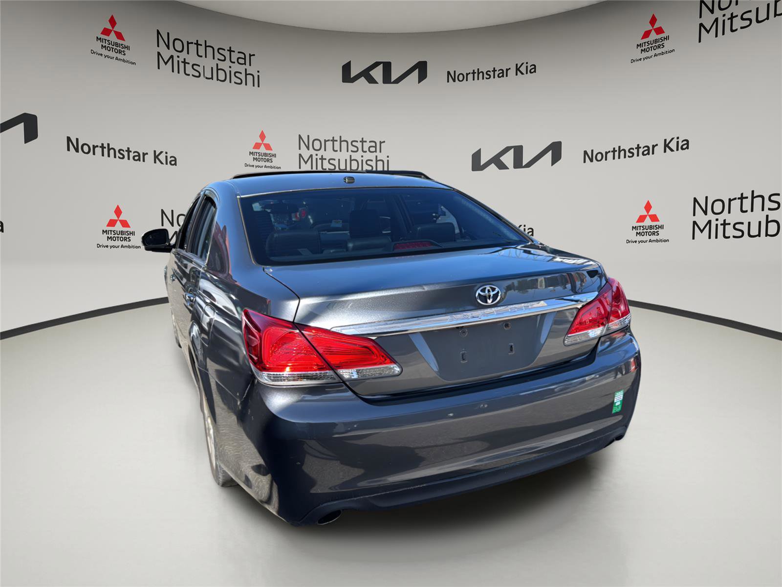 Used 2011 Toyota Avalon FWD image 3