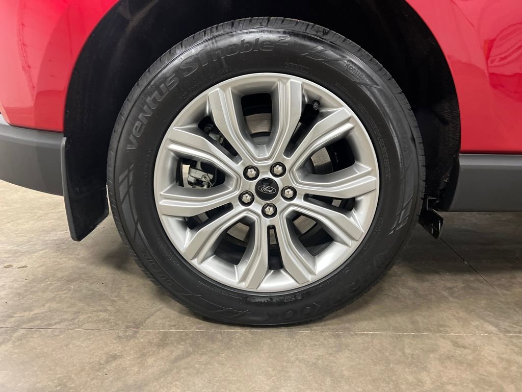 Used 2024 Ford Edge Titanium image 9