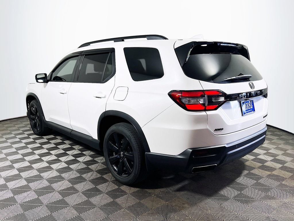 Used 2025 Honda Pilot Black Edition image 5
