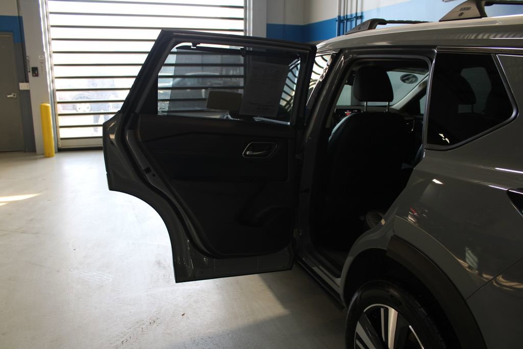 Used 2021 Nissan Rogue SL image 18