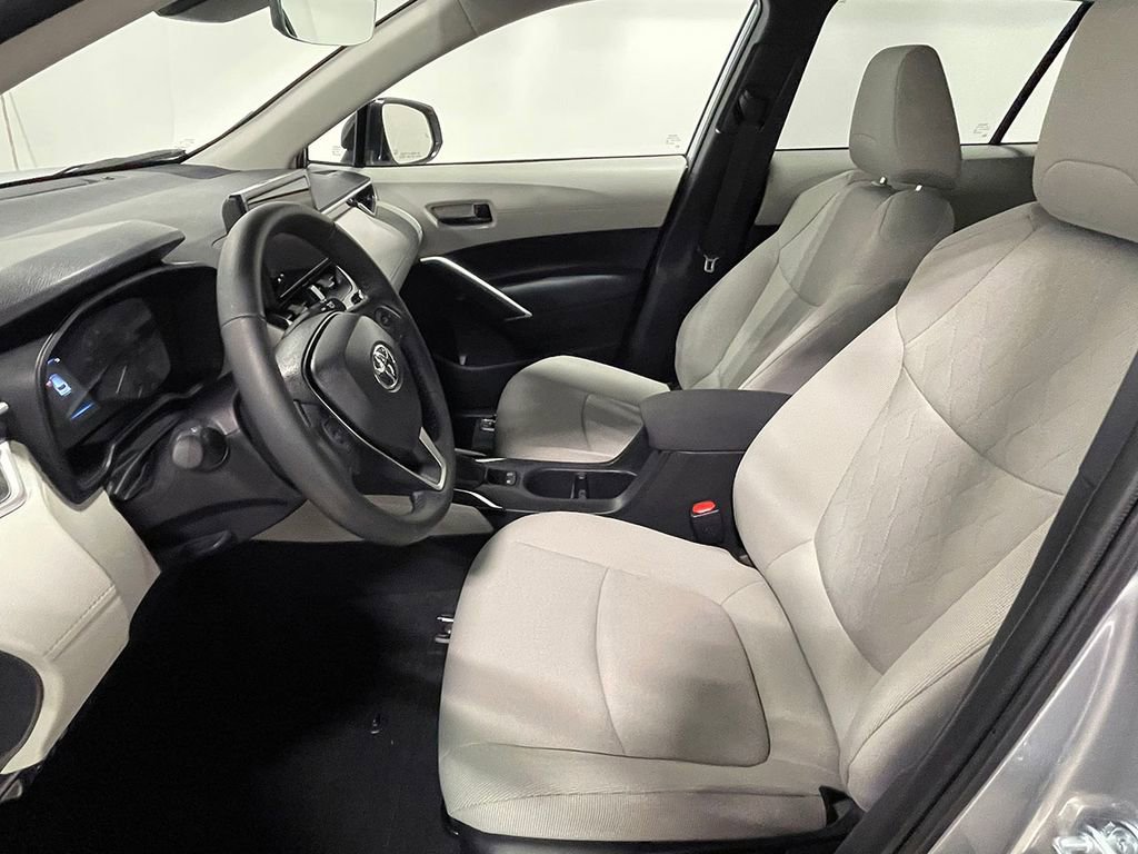 Used 2025 Toyota Corolla Cross LE image 18