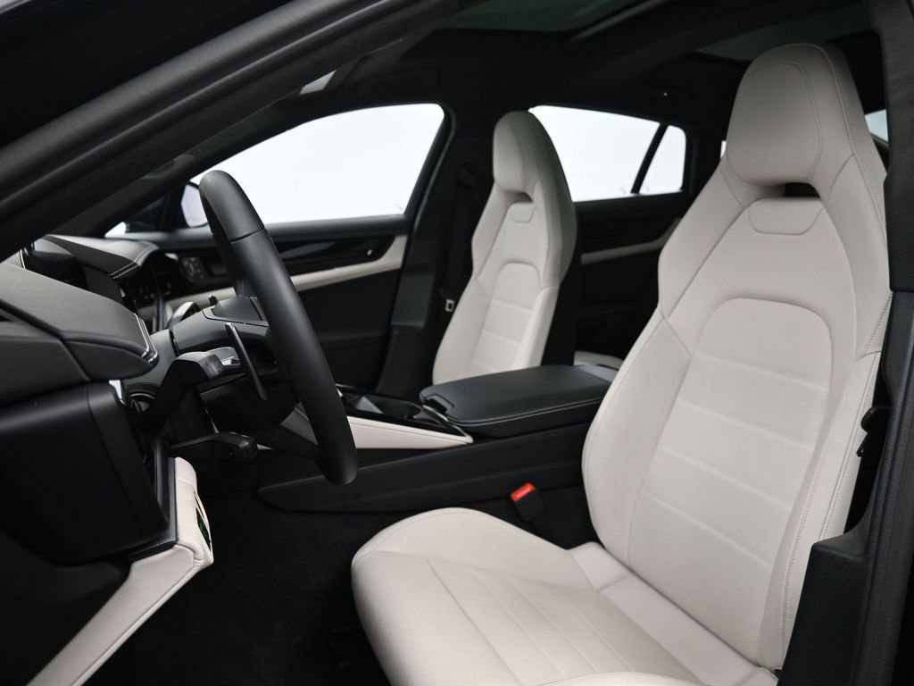 Certified 2026 Porsche Panamera GTS image 5