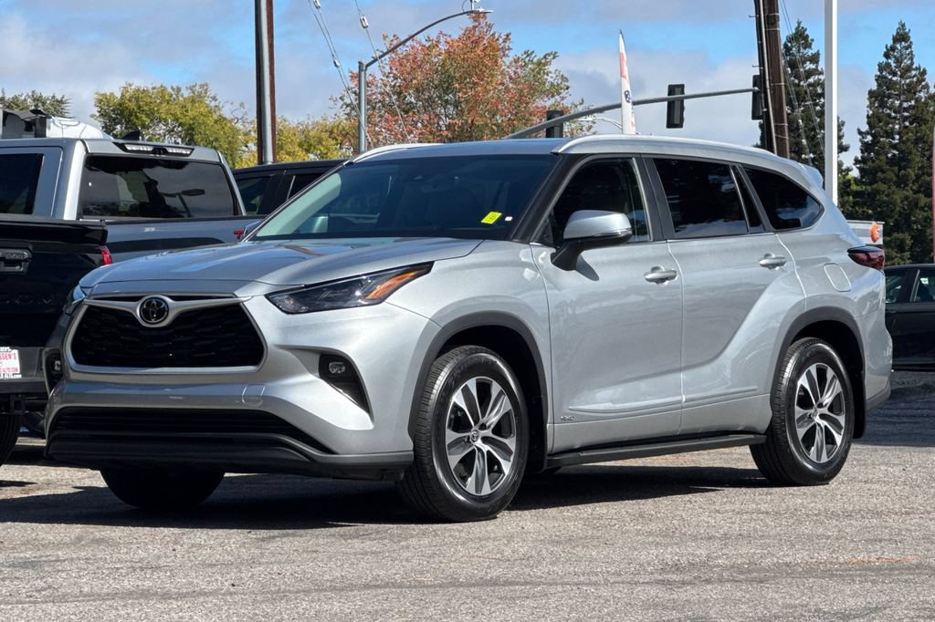Certified 2025 Toyota Highlander XLE AWD/4WD image 7
