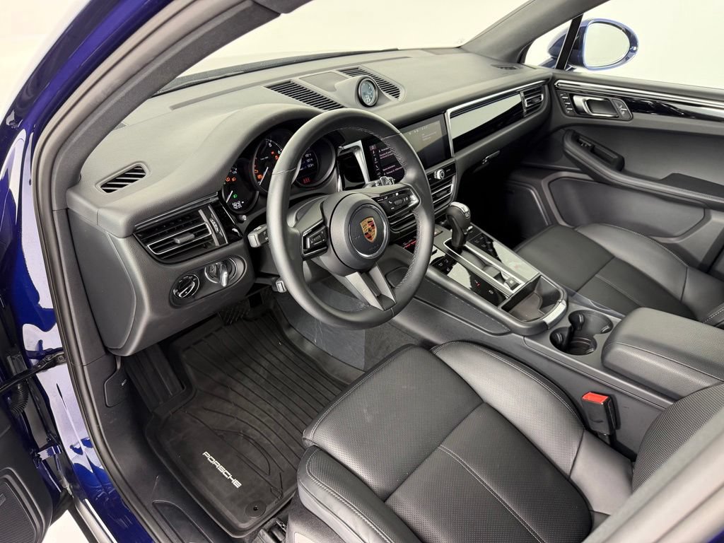 Certified 2026 Porsche Macan AWD/4WD image 4
