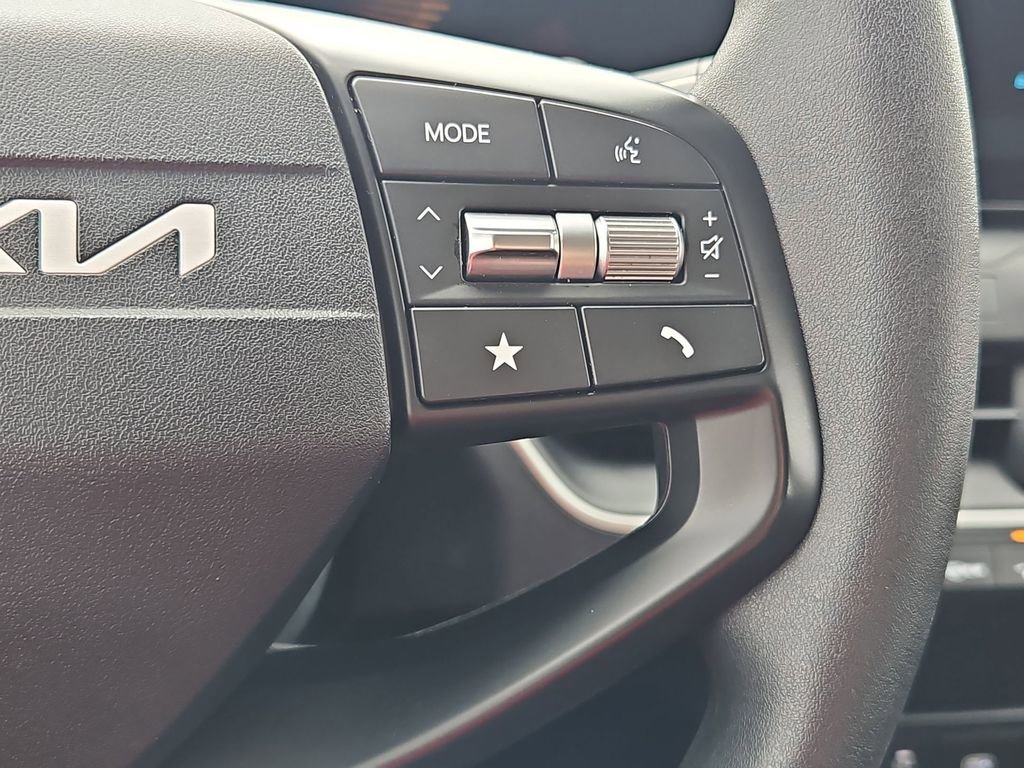 Used 2025 Kia K4 LXS image 21
