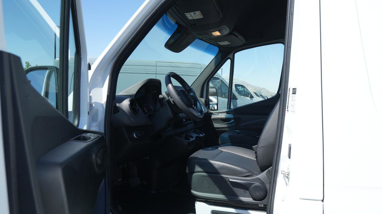 Used 2024 Mercedes-Benz Sprinter 2500 image 8