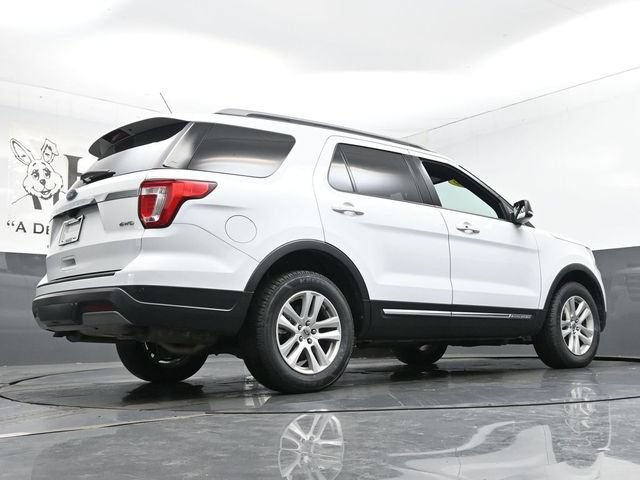 Used 2019 Ford Explorer XLT w/ Equipment Group 202A AWD/4WD image 34
