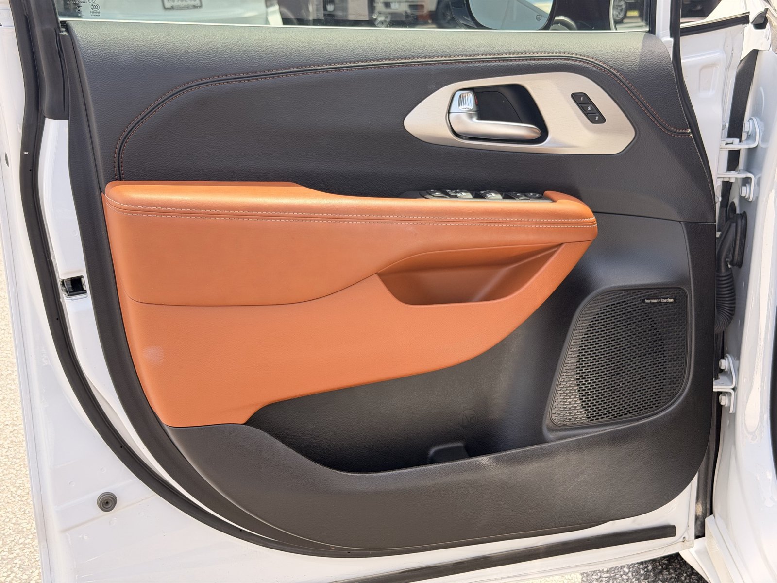 Used 2026 Chrysler Pacifica Pinnacle FWD image 26