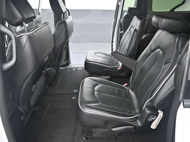 Used 2025 Chrysler Pacifica Limited image 20
