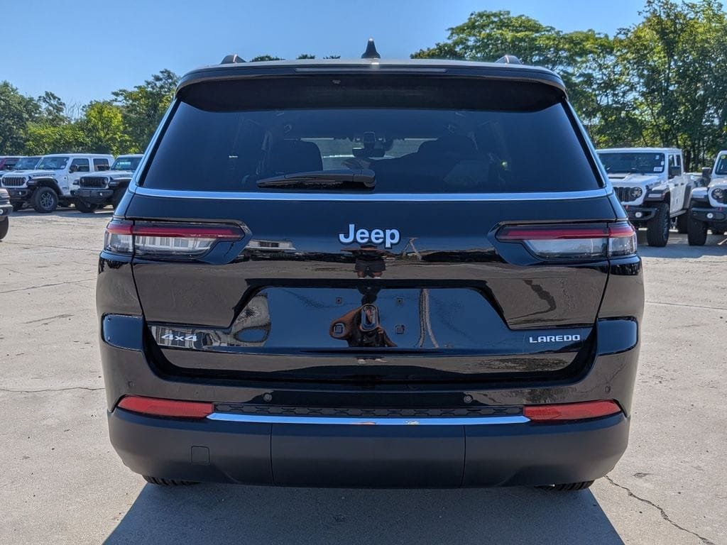 New 2026 Jeep Grand Cherokee L Laredo w/ MOPAR Finishing Package AWD/4WD image 4