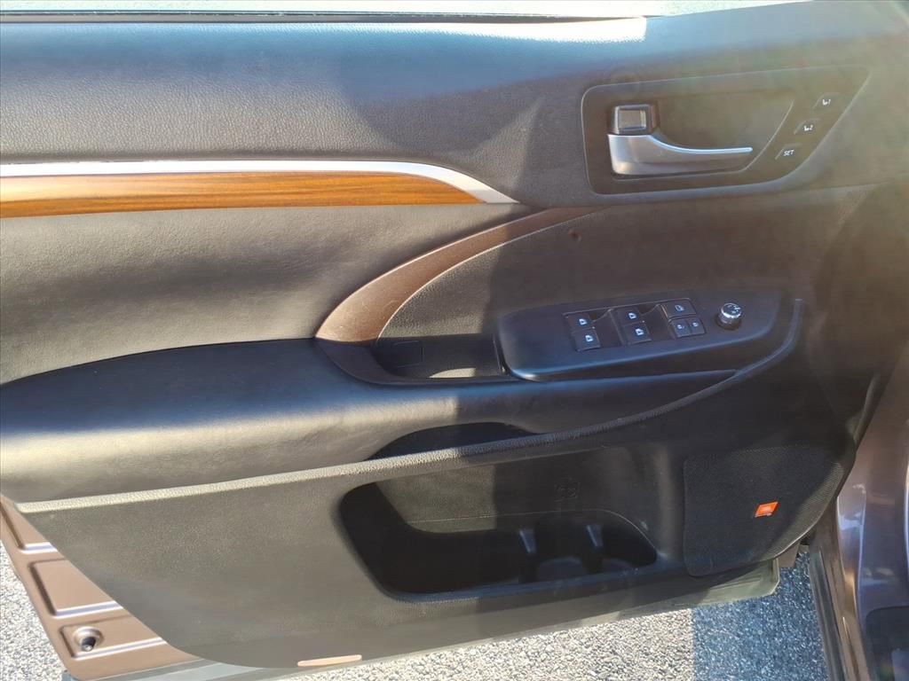 Used 2019 Toyota Highlander Limited Platinum image 23