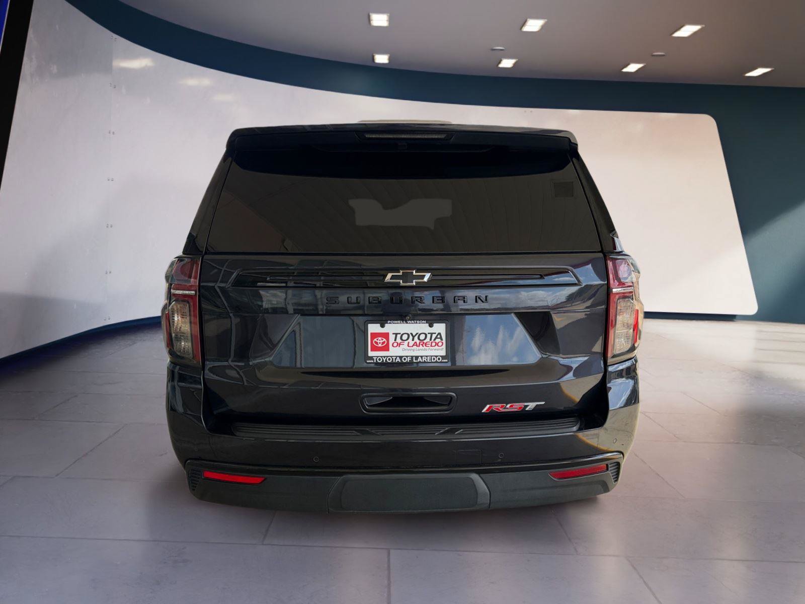 Used 2023 Chevrolet Suburban RST w/ Luxury Package RWD image 4