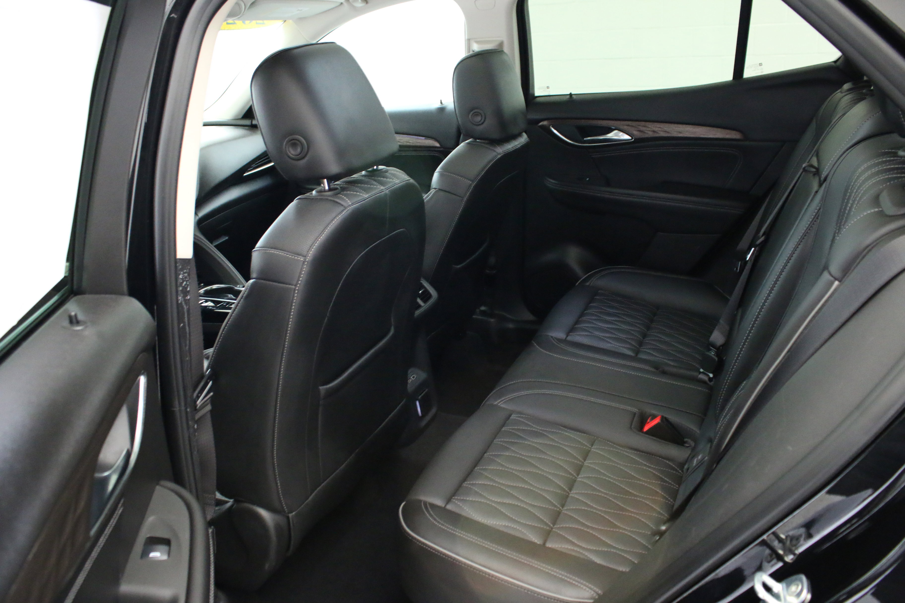 Used 2022 Buick Envision Avenir w/ Technology Package II image 26