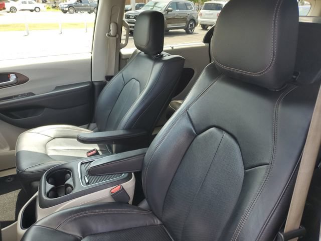 Used 2018 Chrysler Pacifica Touring-L Plus FWD image 19