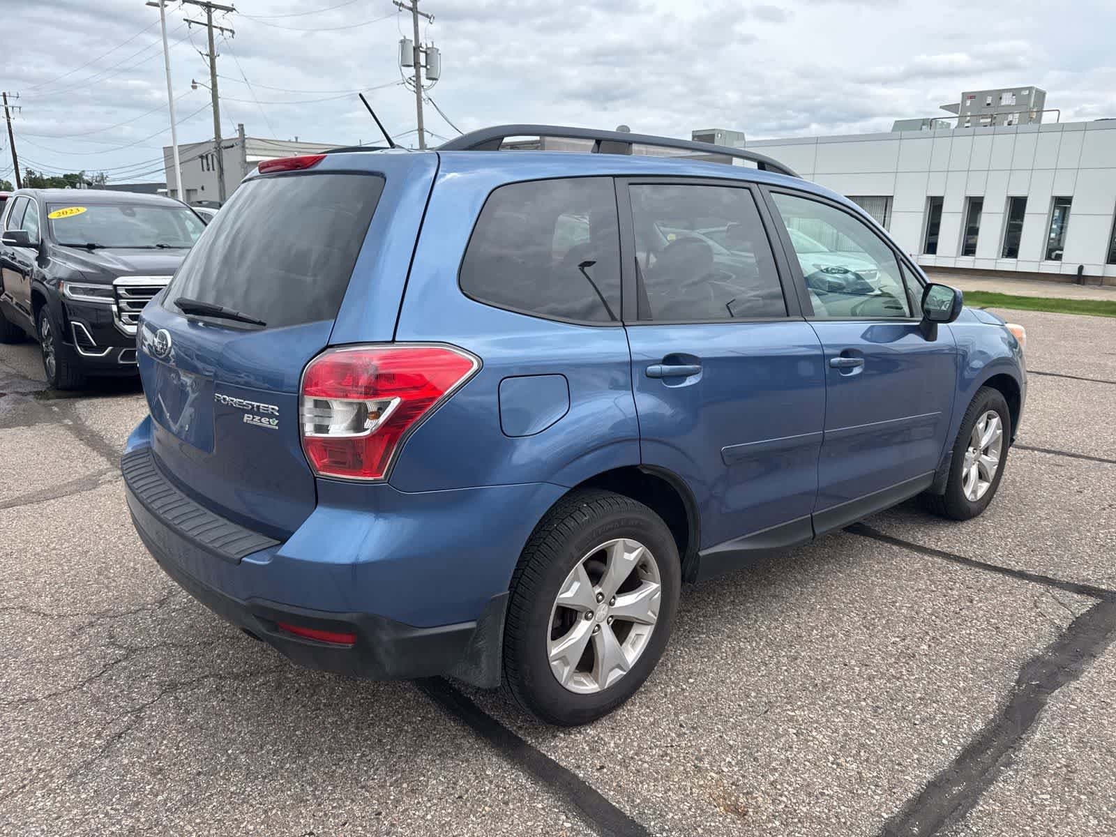 Used 2015 Subaru Forester 2.5i Premium w/ All-Weather Package AWD/4WD image 3