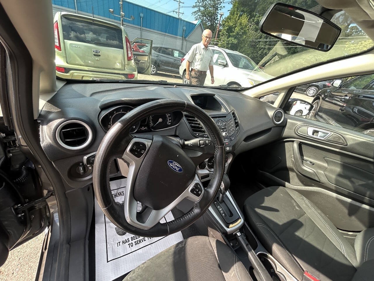 Used 2016 Ford Fiesta SE FWD image 5