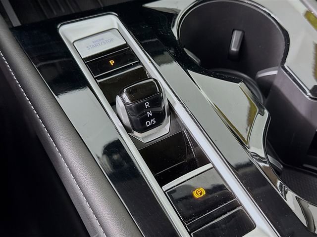 Used 2025 Volkswagen Atlas SE image 18