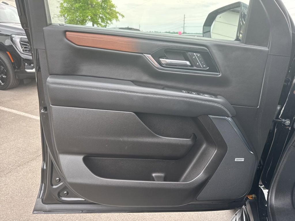 Used 2025 GMC Yukon XL Denali AWD/4WD image 10