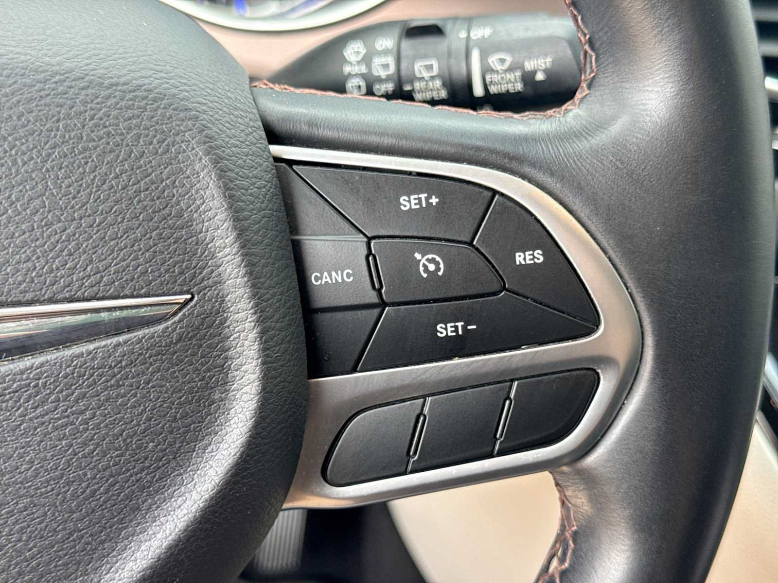 Used 2018 Chrysler Pacifica Touring-L FWD image 25