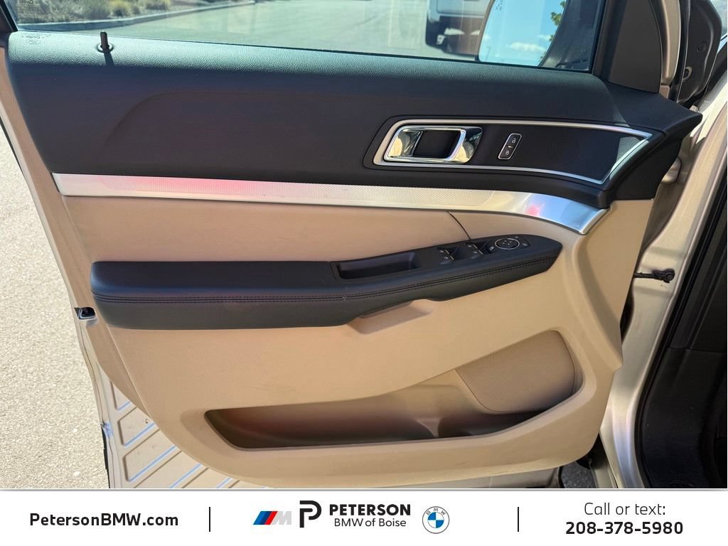 Used 2017 Ford Explorer XLT w/ Equipment Group 202A AWD/4WD image 14