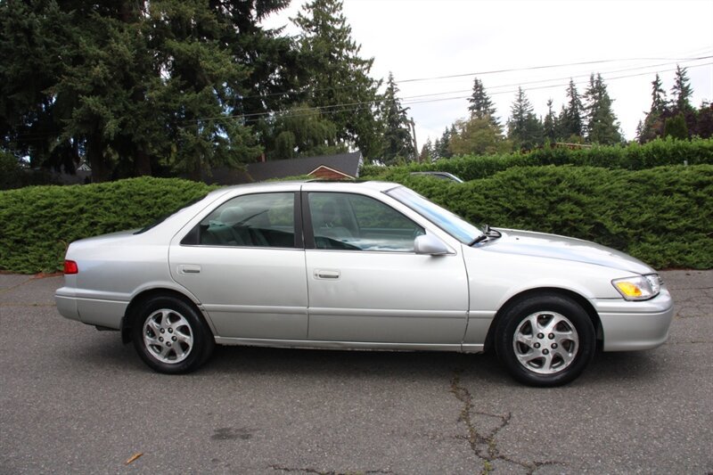 Used 2000 Toyota Camry LE w/ Value Pkg 3 FWD image 12