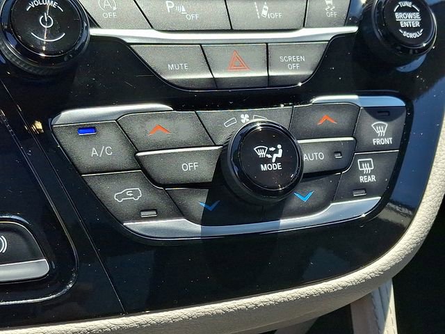 Used 2024 Chrysler Pacifica Limited FWD image 19