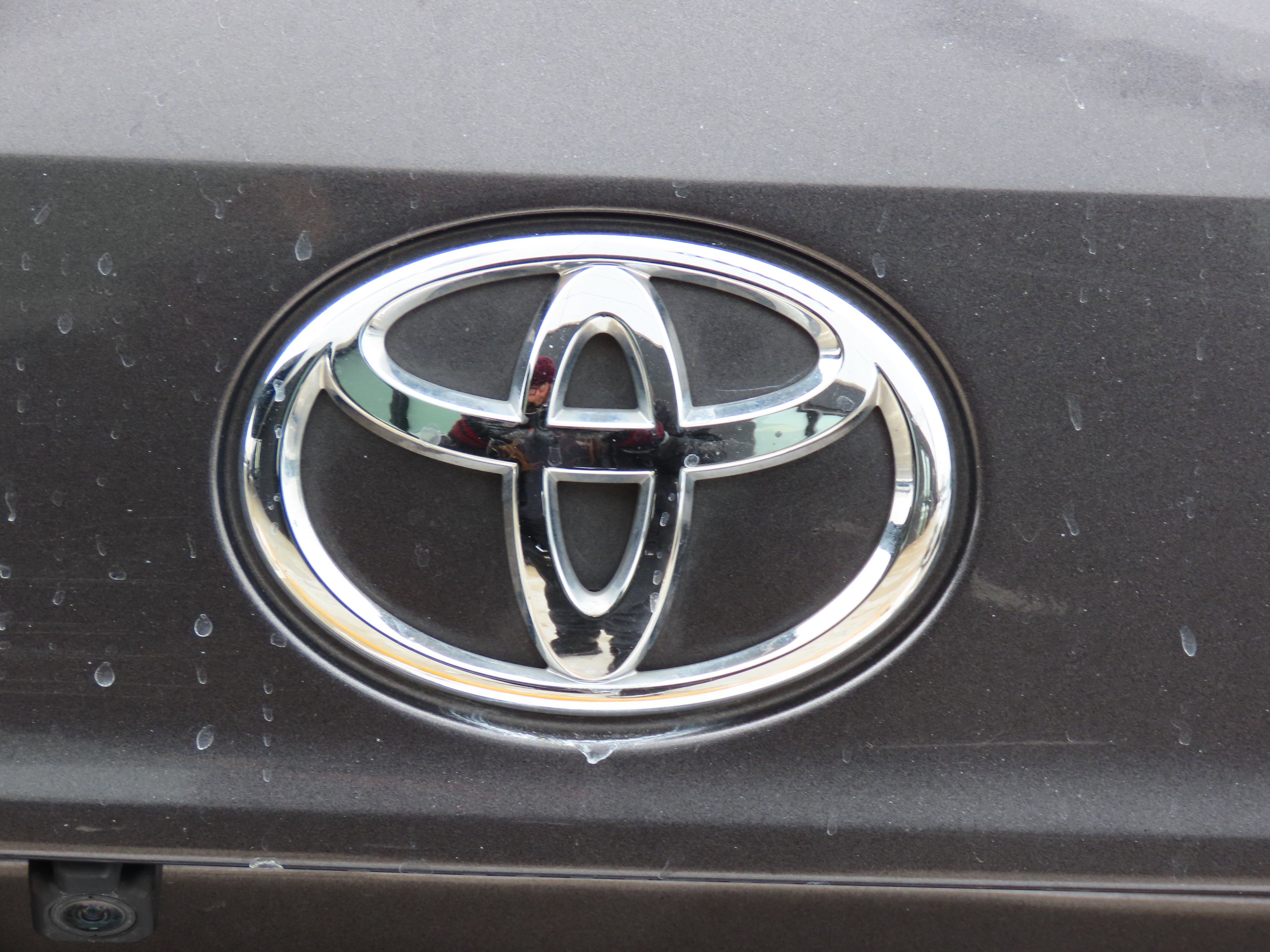 Used 2024 Toyota Highlander LE image 18