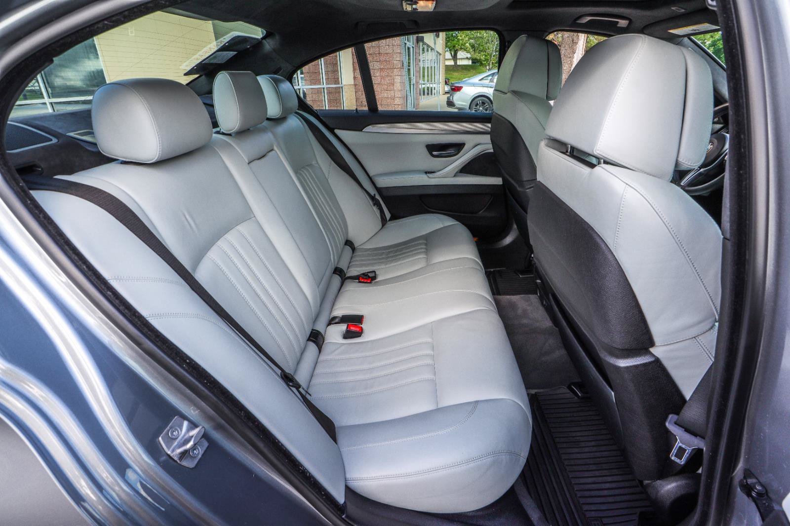 Used 2015 BMW M5 RWD image 41
