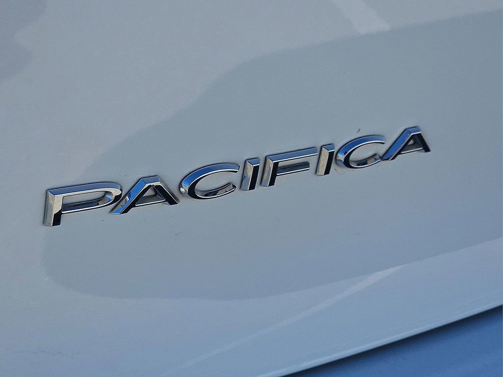 Used 2022 Chrysler Pacifica Limited image 11