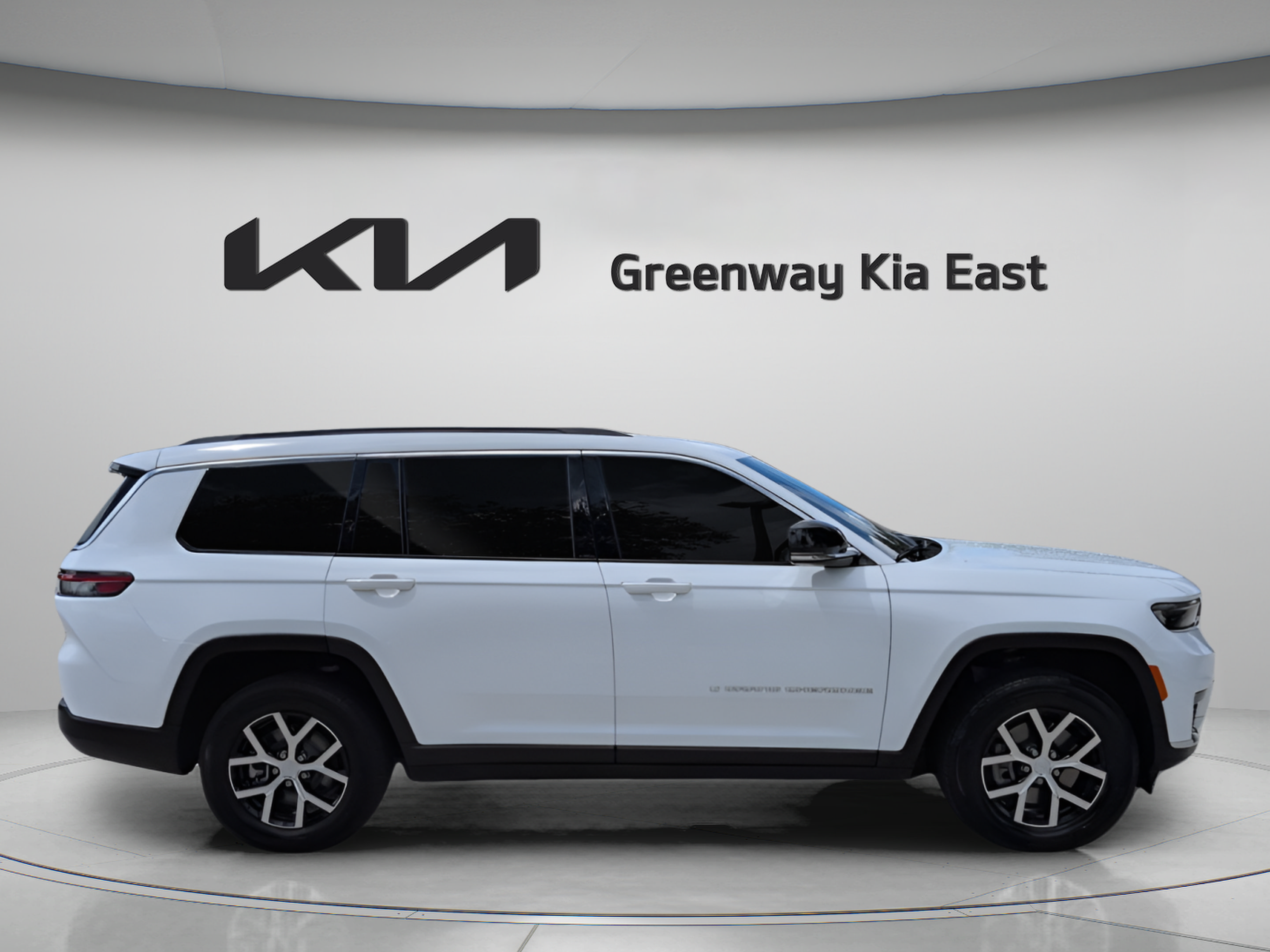 Used 2025 Jeep Grand Cherokee L Limited w/ Trailer Tow Package AWD/4WD image 5