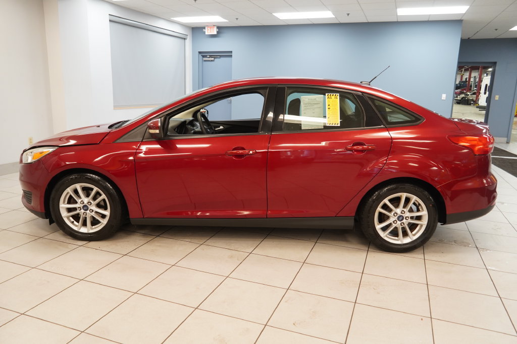 Used 2015 Ford Focus SE FWD image 2