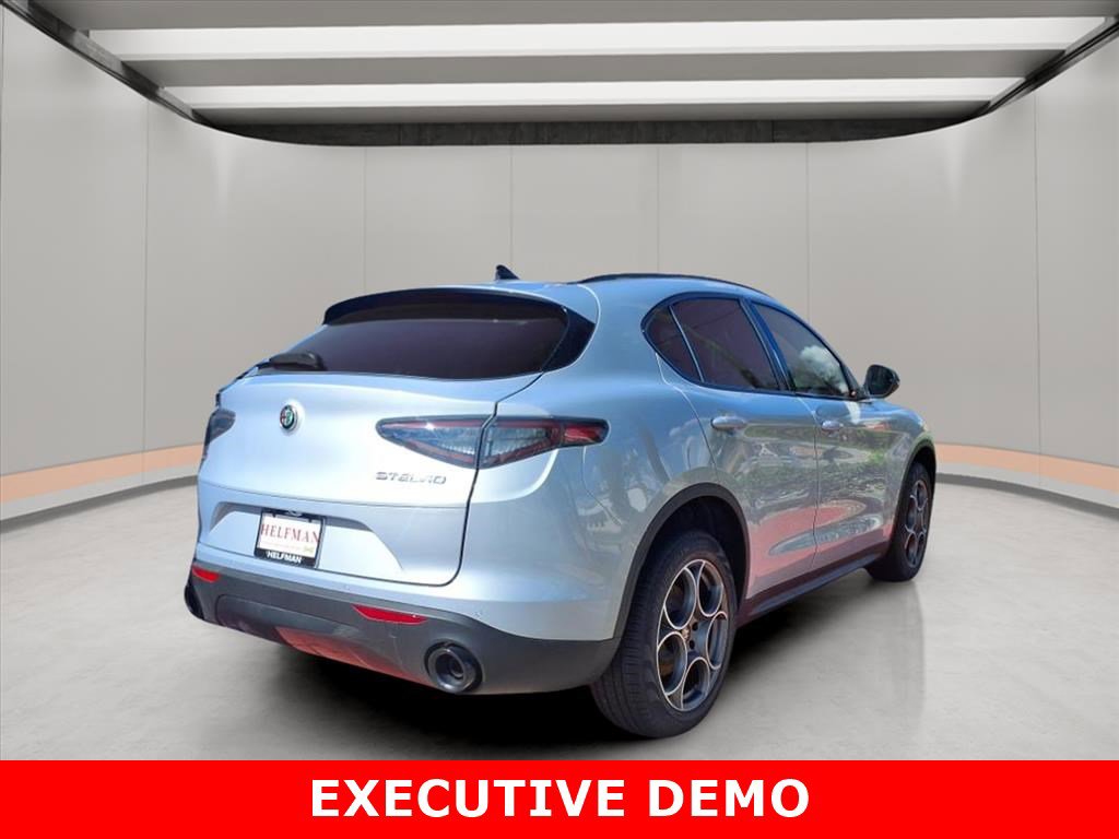 New 2025 Alfa Romeo Stelvio Sprint image 6