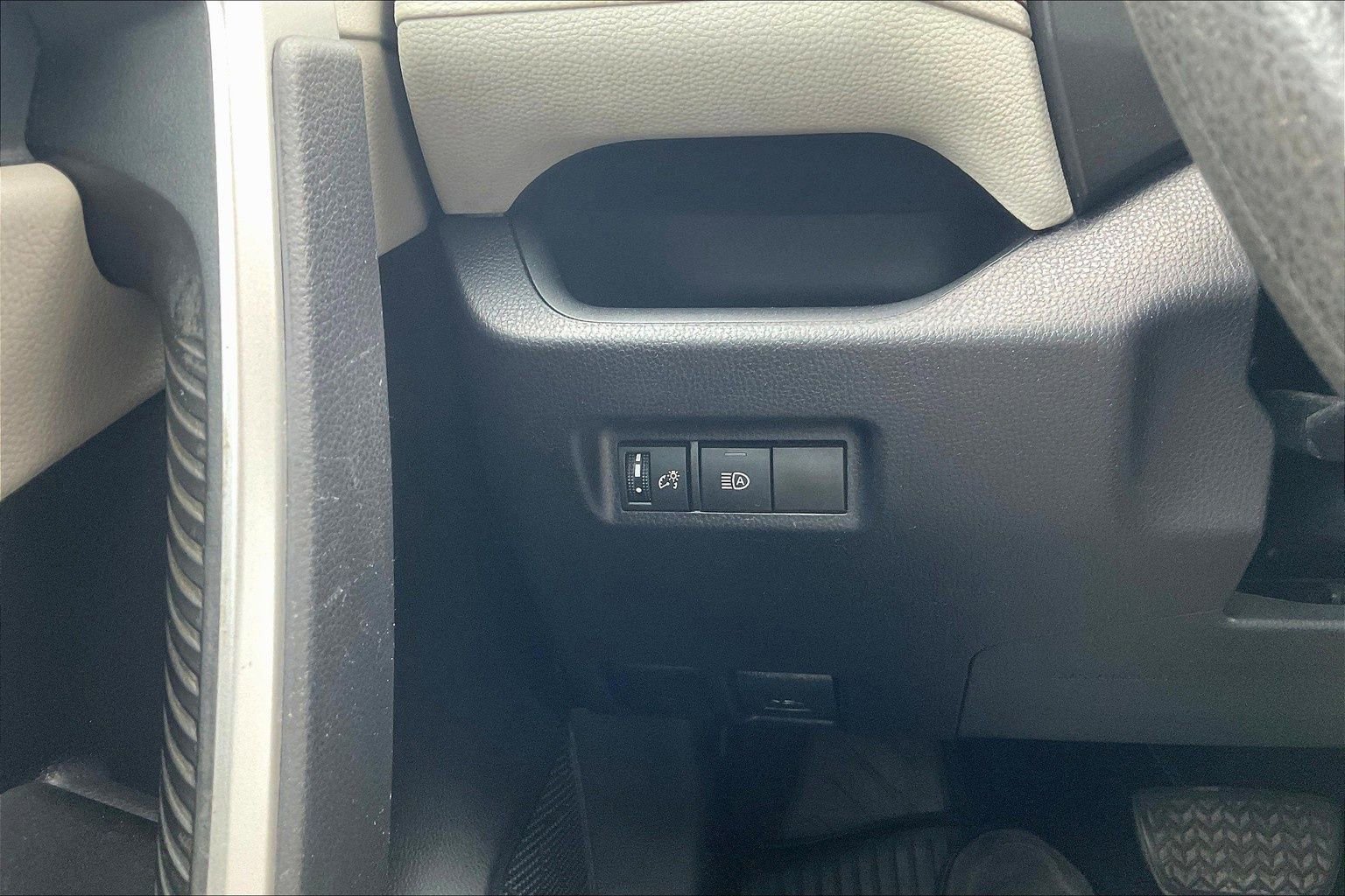 Used 2019 Toyota RAV4 XLE image 36