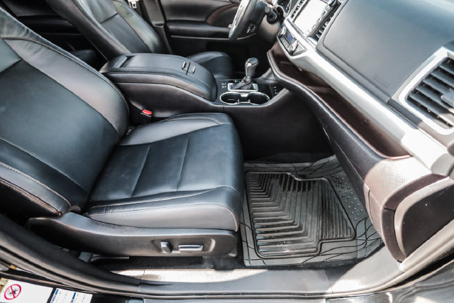 Used 2019 Toyota Highlander XLE AWD/4WD image 56