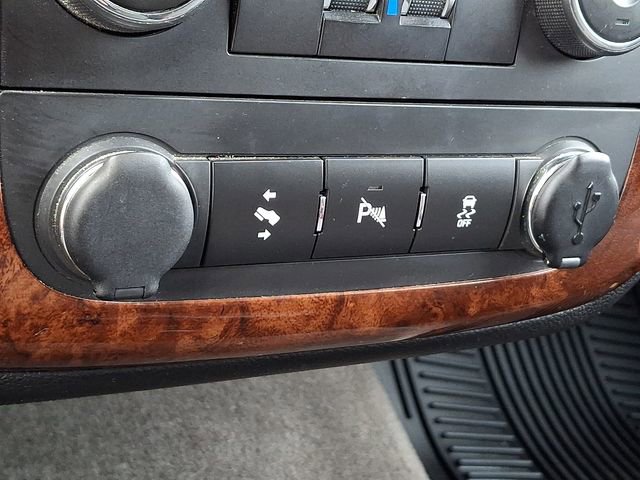 Used 2013 Chevrolet Avalanche LS image 24