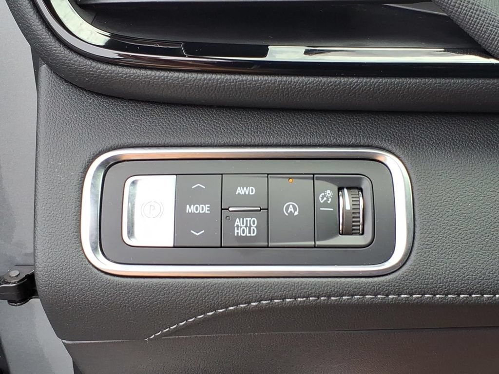 Used 2025 Buick Enclave Preferred AWD/4WD image 17