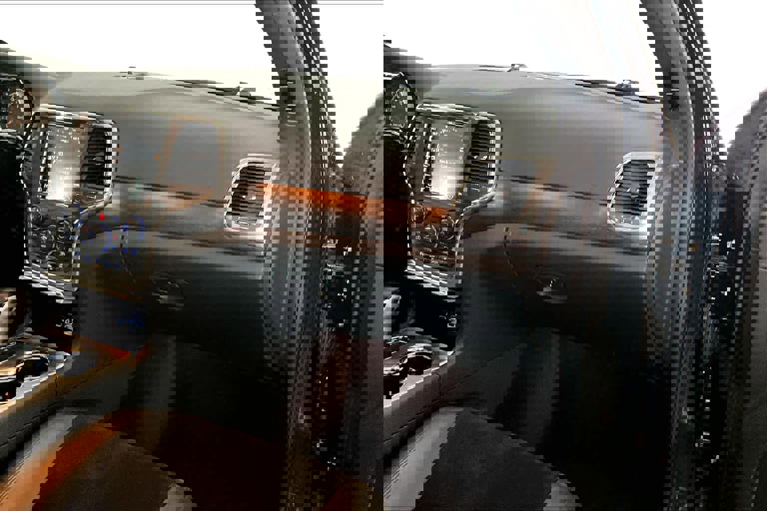 Used 2018 Jeep Grand Cherokee Altitude AWD/4WD image 17