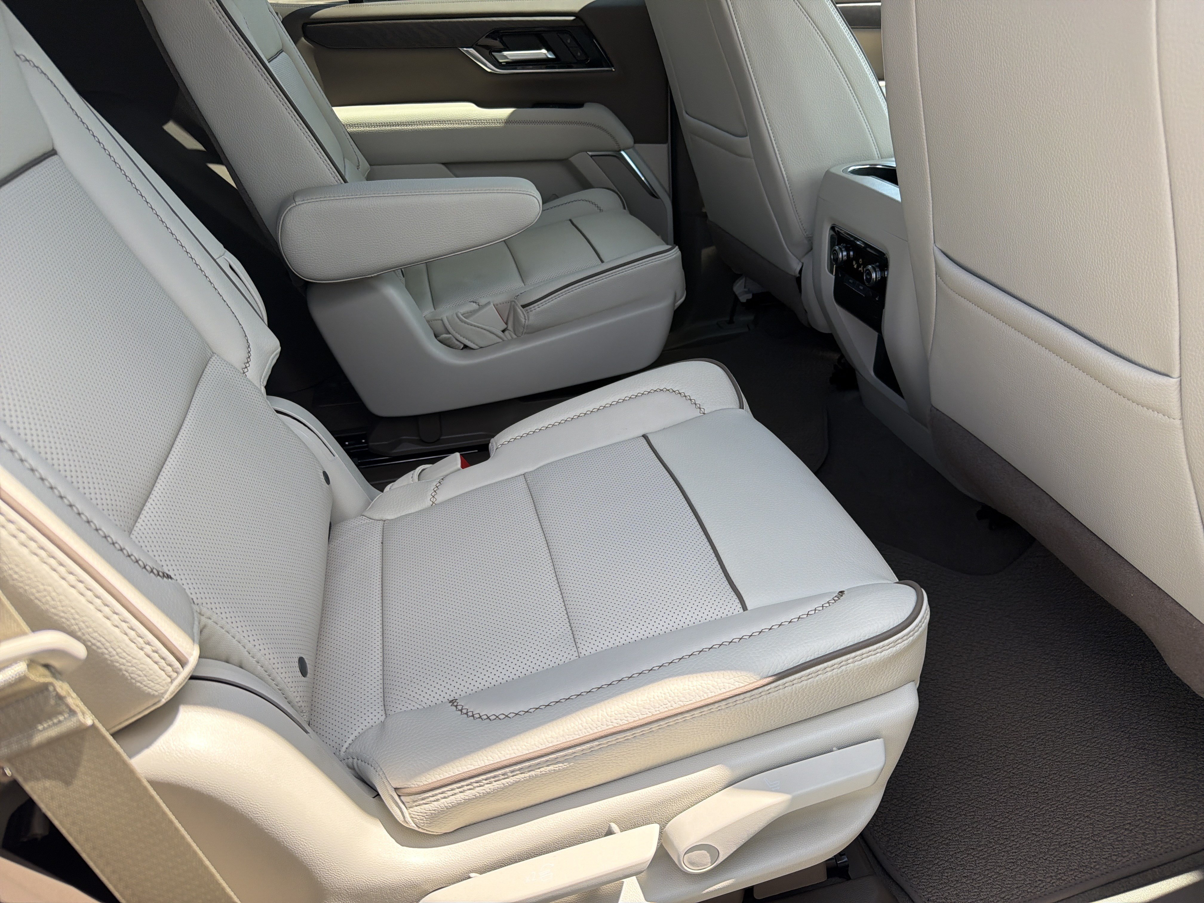 New 2026 GMC Yukon Denali w/ Sun & Power Step Package AWD/4WD image 16