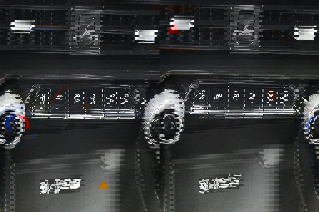 Used 2025 Chevrolet Tahoe Premier AWD/4WD image 24