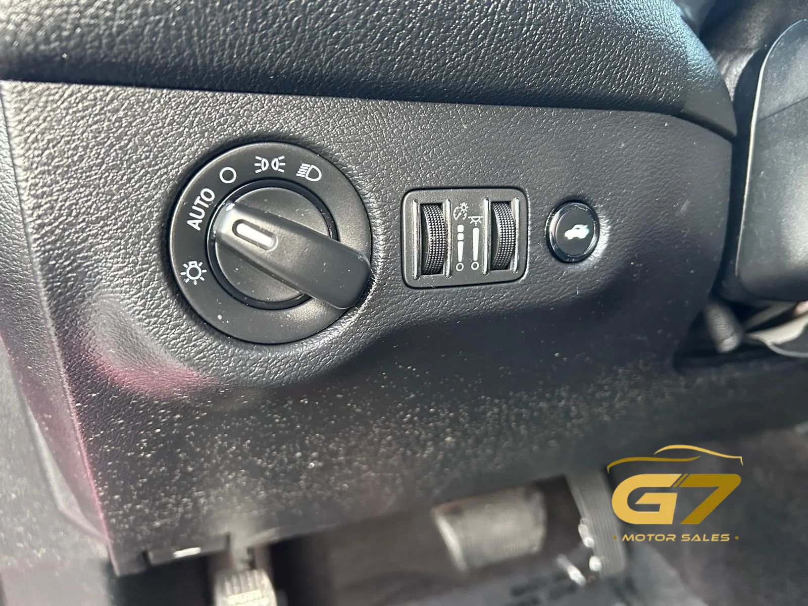 Used 2017 Dodge Challenger SXT RWD image 18