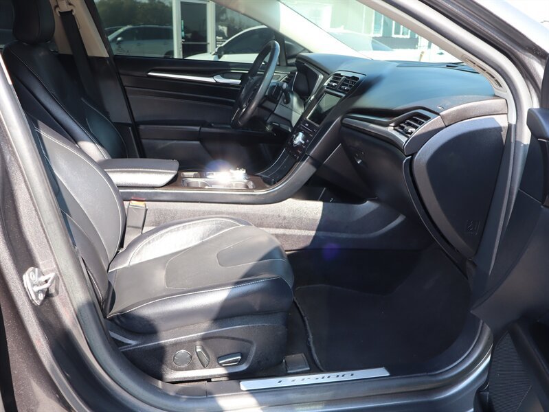 Used 2018 Ford Fusion Titanium AWD/4WD image 7