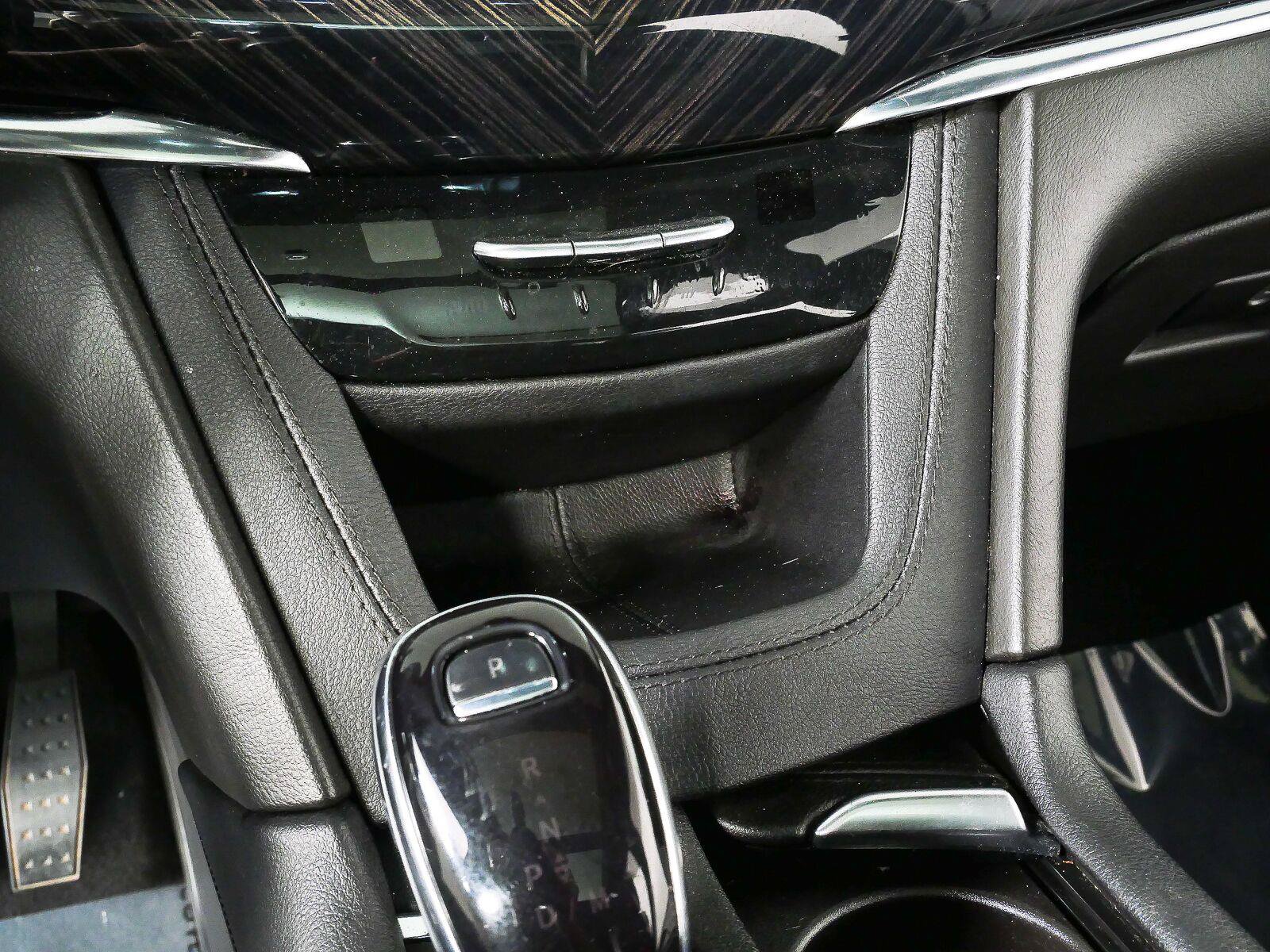 Used 2022 Cadillac XT6 Premium Luxury AWD/4WD image 17