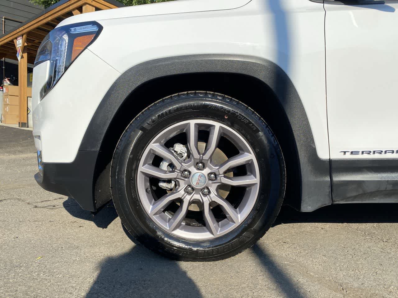 Used 2024 GMC Terrain SLT AWD/4WD image 11