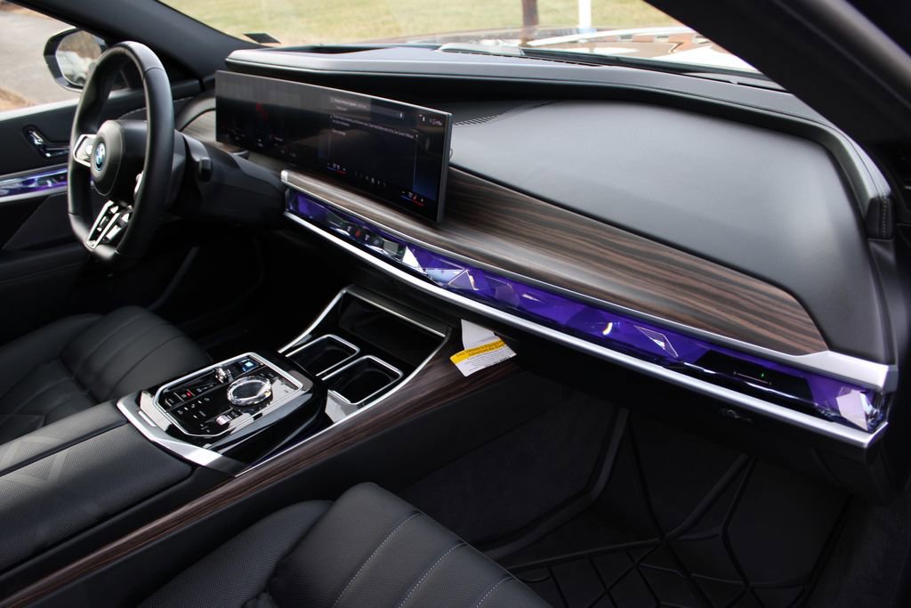 Used 2024 BMW i7 xDrive60 image 47