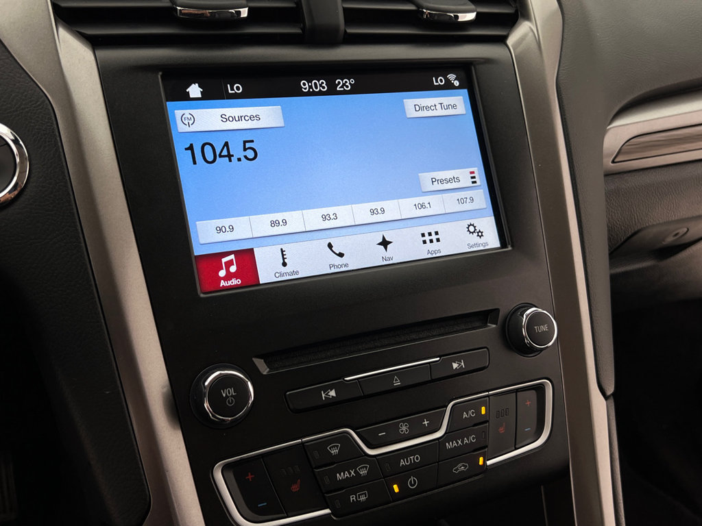 Used 2018 Ford Fusion SE w/ Equipment Group 602A FWD image 20