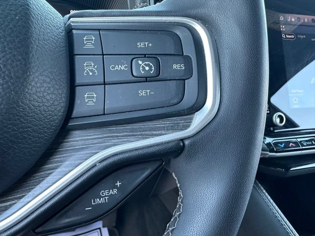 Used 2023 Jeep Wagoneer L Series II AWD/4WD image 35