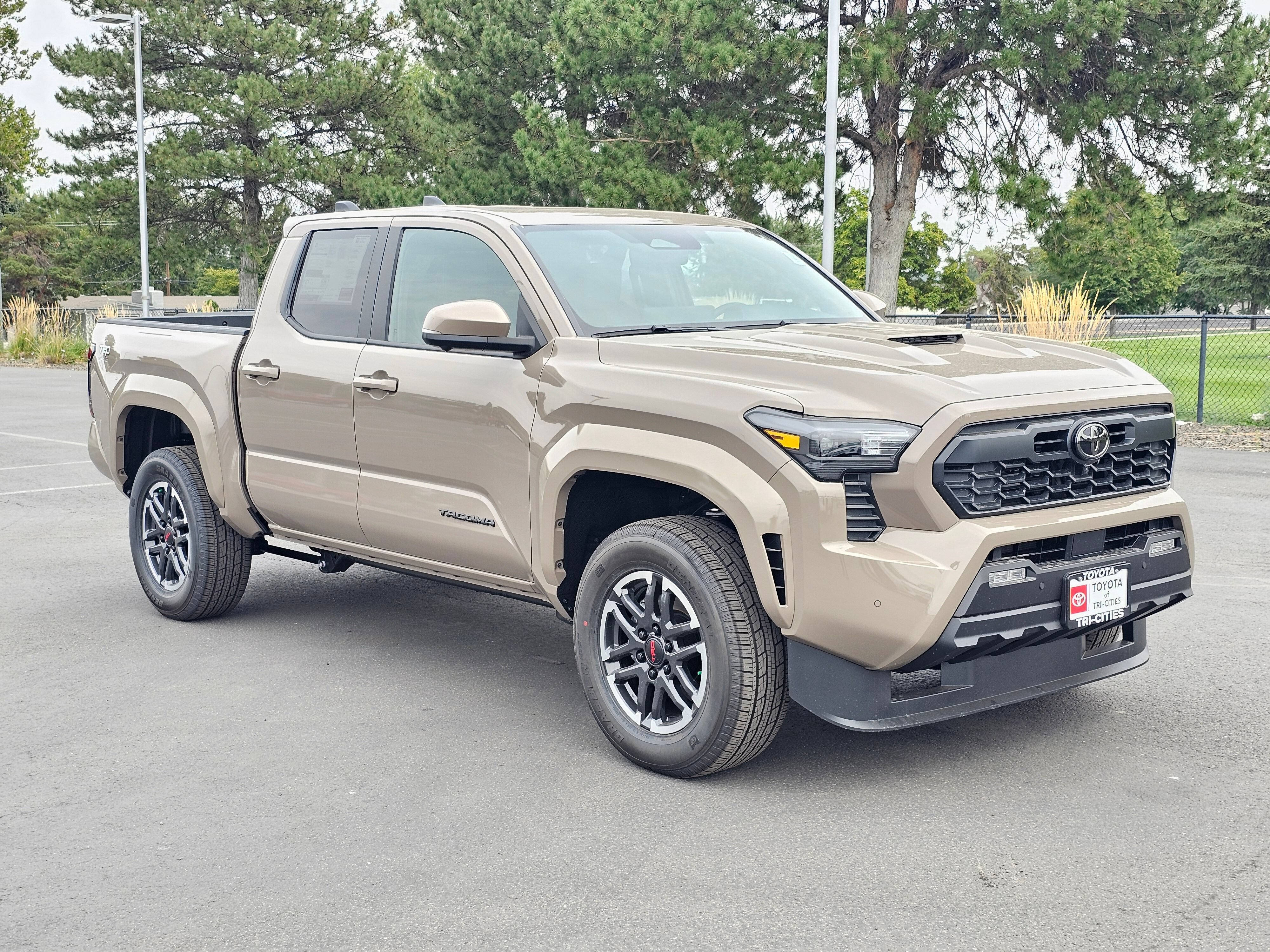Used 2026 Toyota Tacoma TRD Sport w/ TRD Sport Premium Package AWD/4WD image 6